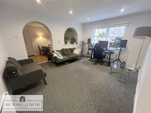 Lounge- click for photo gallery